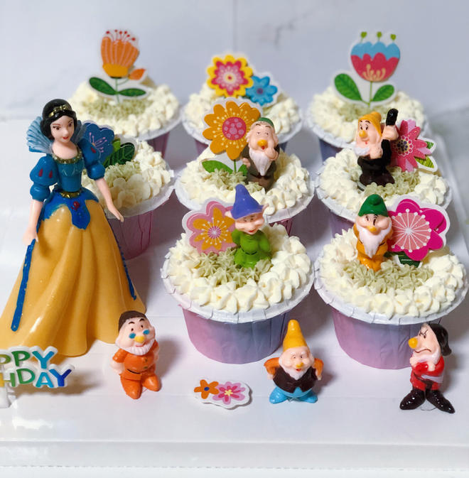 Cream Cupcake 🧁 Snow White and the Seven Dwarfs 🧁