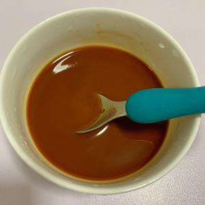 Here comes the most important sauce~ Add 2 tablespoons of light soy sauce, 1 tablespoon of balsamic vinegar, 1 tablespoon of oyster sauce, half a tablespoon of dark soy sauce, 1 tablespoon of sugar, and 2 tablespoons of starch mixed with water.