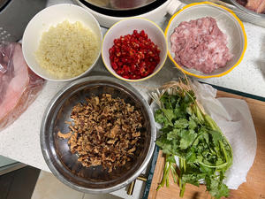 Mushrooms, pork, scallion, ginger, garlic, chili... Cut and set aside.