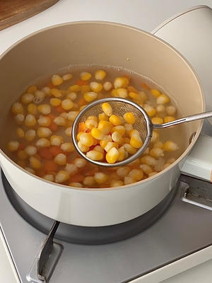 Boil the corn kernels and diced carrots