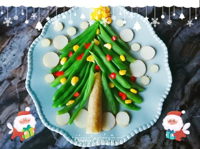 Twelve Christmas Tree-shaped Platters