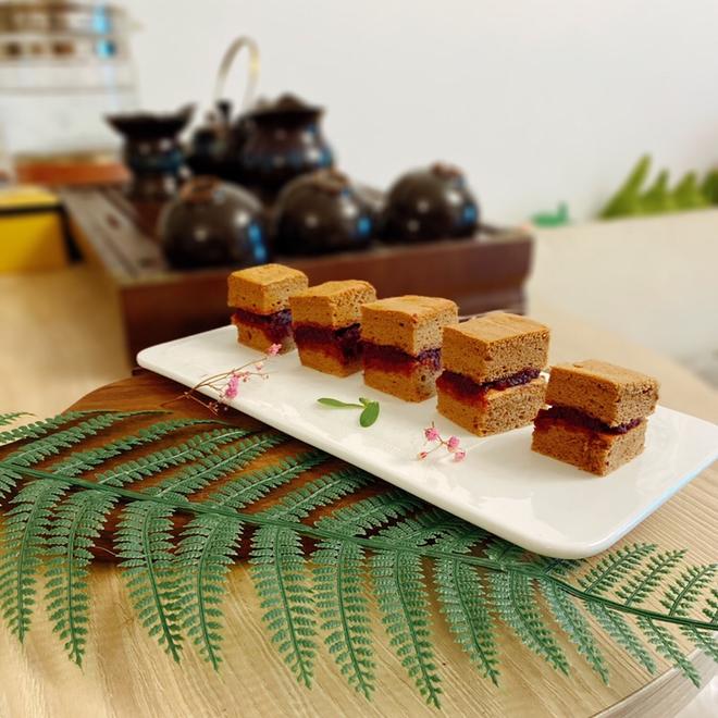 Afternoon Tea Dessert 🍮 Cocoa Cake with Yangmei Sauce Filling 🍰