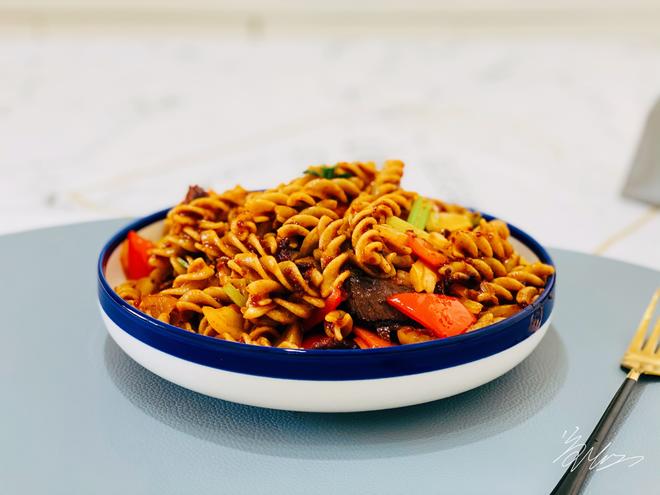 Everyday Feels Like Christmas - Beef Stew Spiral Pasta