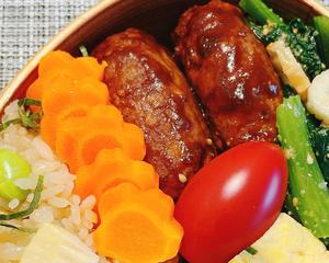 Stewed beef patties and boiled carrots.