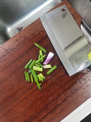 Wash and cut the green onions into sections.