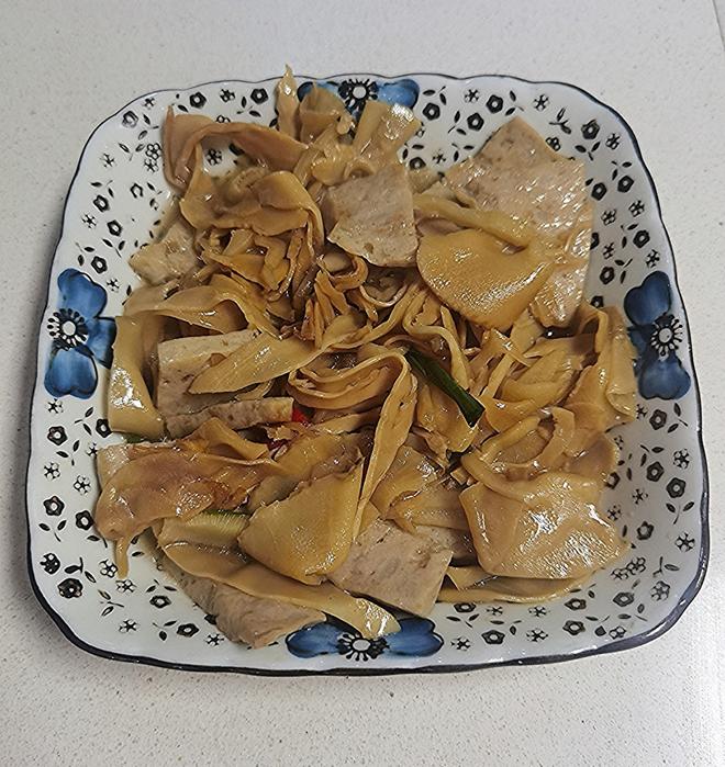 Stir-fried Pork with Bamboo Shoots, a Rice Dish!