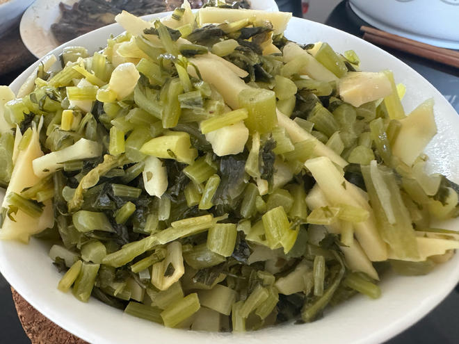 Pickled Vegetable and Bamboo Shoot Stir-Fry - A Must-Have Dish for Chinese New Year's Eve Dinner, Perfect with Rice Cakes Soup!