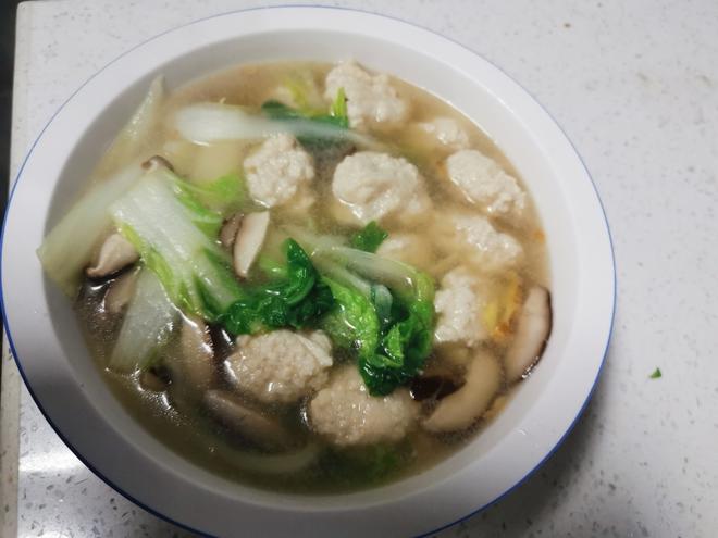 Super Low-Calorie and Delicious Weight Loss Meal - Mushroom and Chinese Cabbage Chicken Meatball Soup