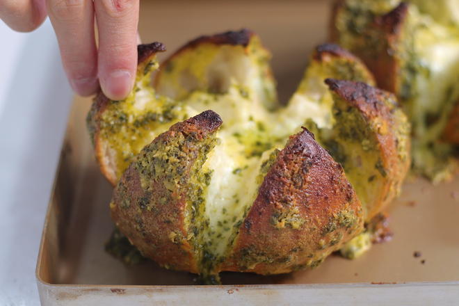 Korean Street Style Creamy Garlic Bread - The Irresistible Treat That Makes Kids Drool!