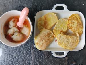 Egg-based flatbread with tomato and tilapia soup.