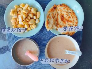 Breakfast of stir-fried egg with flatbread, yam, red date porridge, and scallion pancake.