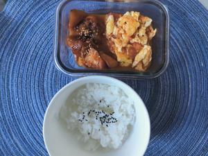 Braised eggplant and scrambled eggs with tomatoes.