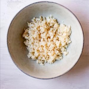 Then, prepare the water chestnut pearls by dicing the canned water chestnuts.