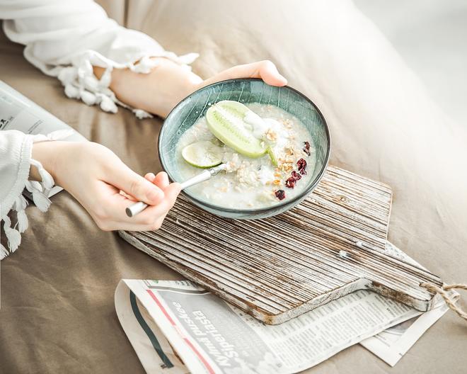 Summer Fruit Oatmeal Porridge 🥣