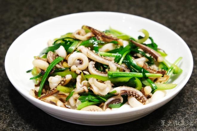 Stir-Fried Squid with Leeks: A Refreshing Delight