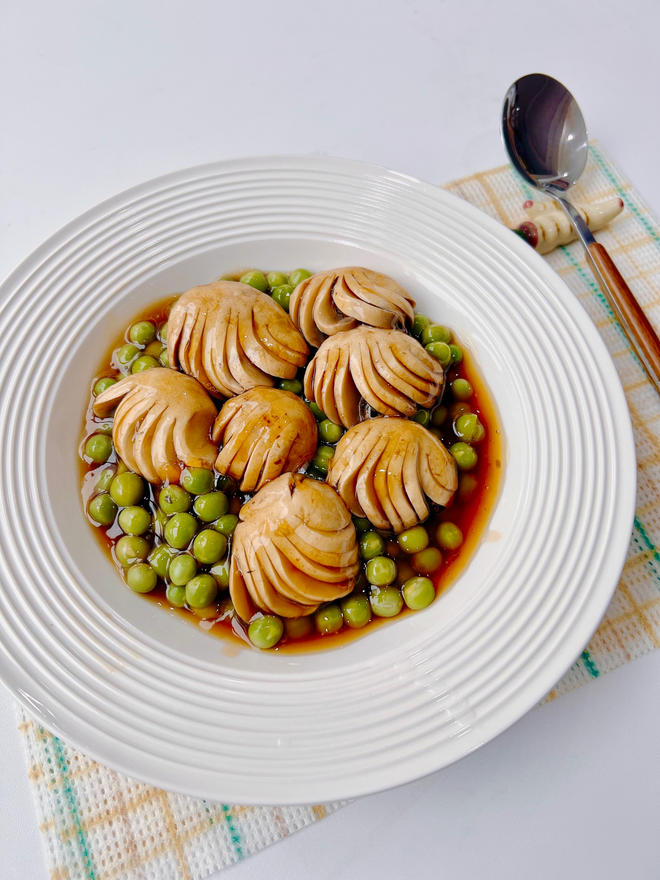 Oyster Sauce Green Peas and Mushrooms | Creative Menu for New Year's Eve Dinner