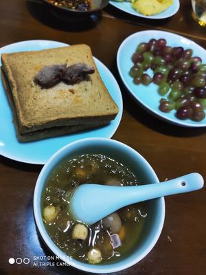 Snow Fungus and Lotus Seed Soup + Whole Wheat Cheese Sandwich + Grapes