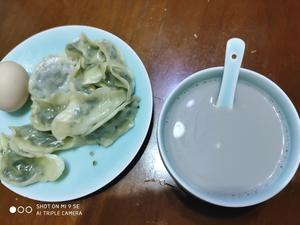 Black Bean Soy Milk + Steamed Dumplings