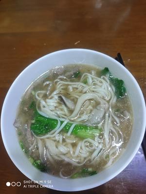 Stir-Fried Mushroom and Shredded Pork Noodles