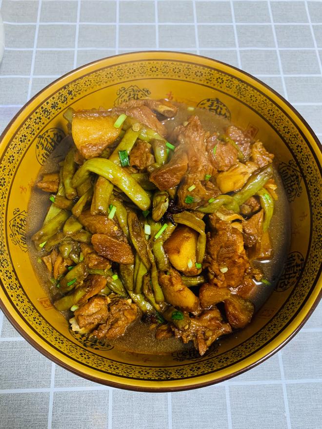 Green Beans and Potatoes Stewed with Meat