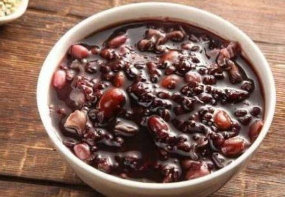 Skincare Expert Recommended: Cooking Red Beans with Black Rice is Your Natural 'Blood Bank' for Radiant Skin