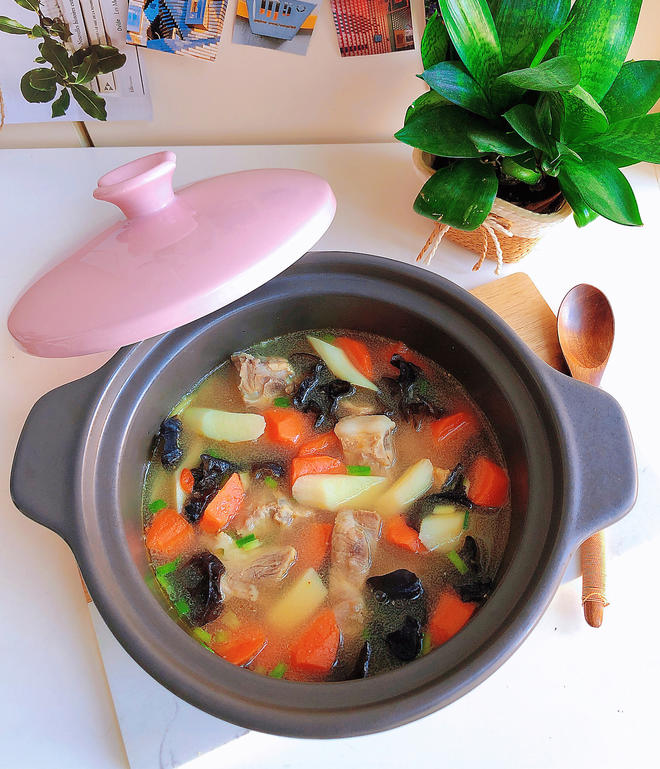 A Nourishing Winter Soup - Yam and Black Fungus Pork Rib Soup!