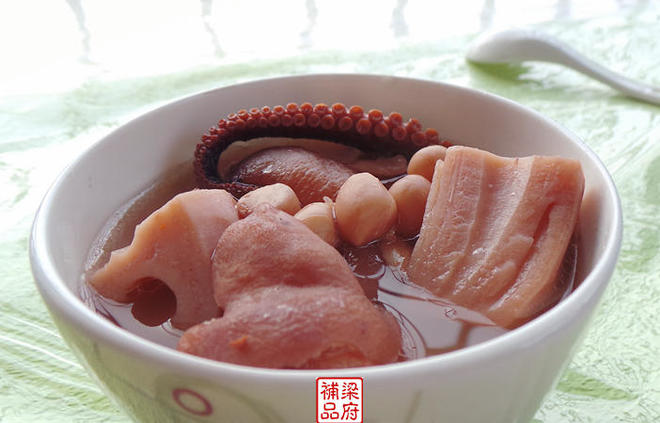 Cuttlefish, Lotus Root, and Pig's Trotter Soup (Nourishing Yin and Whole Family Soup + Soup for Pregnant and Postpartum Women)