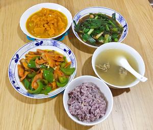 D1 Dinner: Whole grain rice + Pigeon soup + Stir-fried pumpkin + Garlic stir-fried meat + Green pepper and carrot stir-fried meat (a bit low on meat) #BabyDad's cooking# 2021.5.21