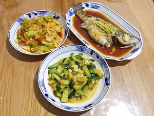 D3 Dinner: Steamed bass + Tomato and cabbage + Stir-fried pumpkin #BabyDad's cooking#