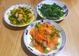 D4 Dinner: Pork belly stir-fried with carrots + Pork belly stir-fried with pumpkin + Garlic oil lettuce #BabyDad's cooking#