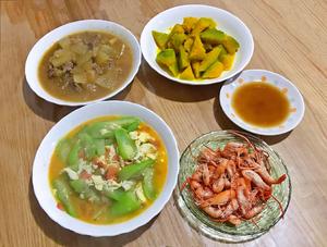 D7 Dinner: Beef with winter melon strips + Pumpkin + Stir-fried loofah and tomato with eggs + River shrimp – made four dishes and rushed to online classes afterwards!