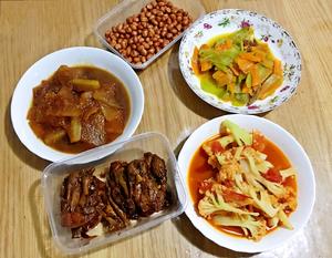 D9 Dinner: Winter melon + Tomato florets + Stir-fried beef with cucumber + Peanuts + Duck frame (the duck frame tastes better than the duck meat...)