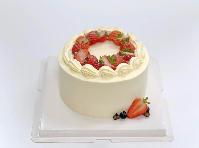 Cream Strawberry Fruit Birthday Cake (Includes Chiffon Cake and Cream Whipping Tutorial)