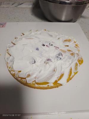 Spread another layer of whipped cream.