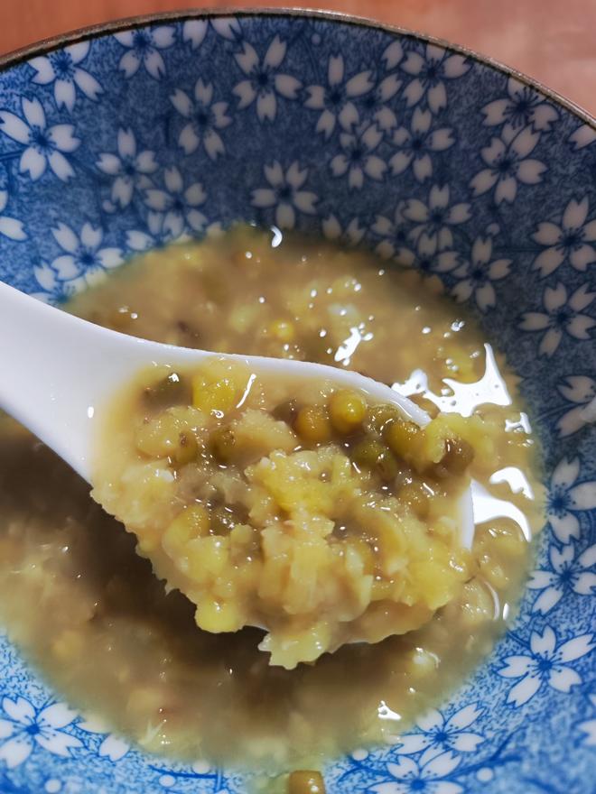 Uncommon Blooming Mung Bean Soup / Sweet Soup with Explosive Texture