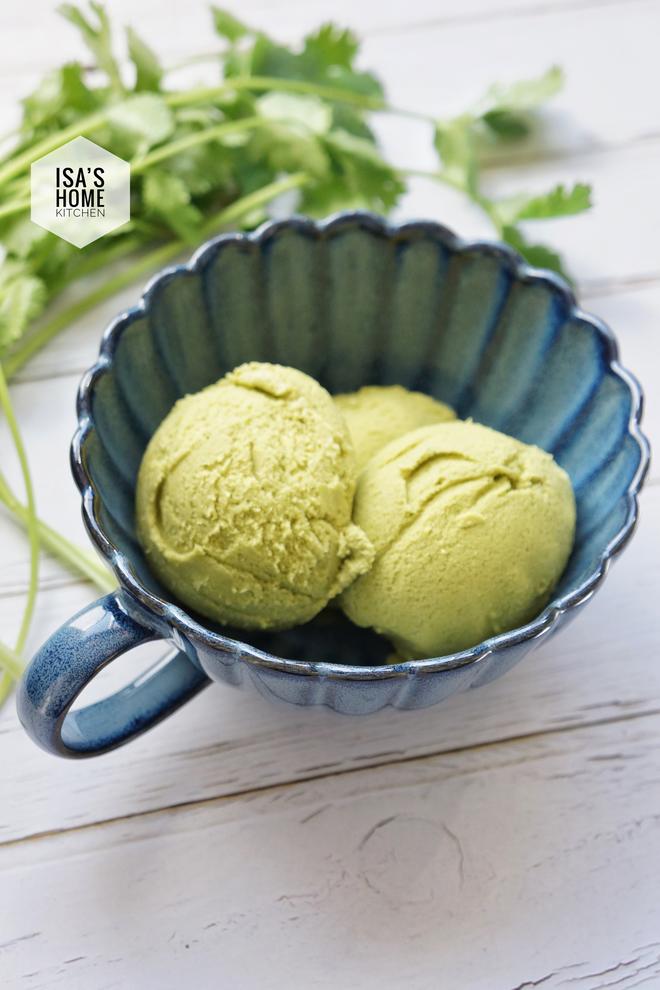 Cilantro Cream Ice Cream: A Summer Delight with the Peytre Ice Cream Maker