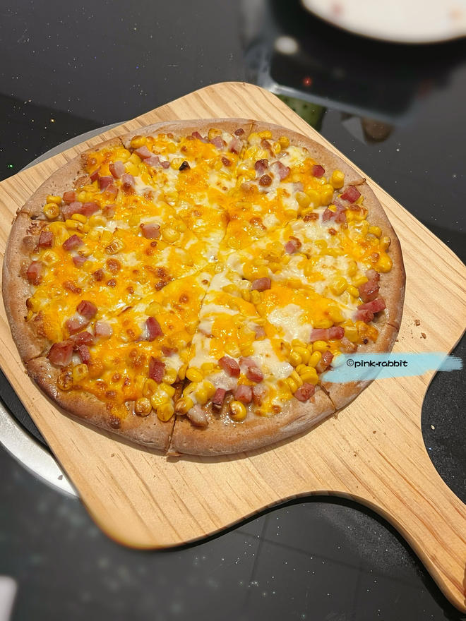 Whole Wheat Thin-Crust Pizza (Sweet Corn and Bacon) by pink-rabbit