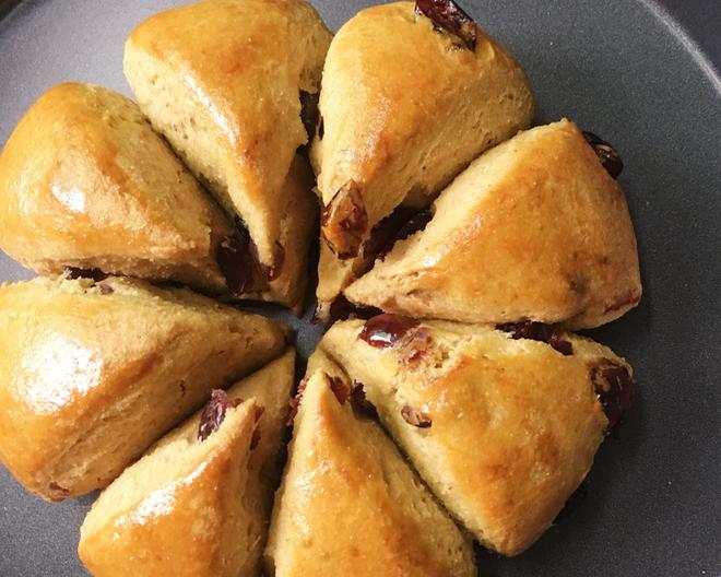 Whole Wheat Sugar-Free Oil-Free Low-Fat Savory Corn and Cranberry Scone