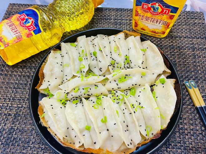 The Taste of Home – Crispy and Fragrant Pork and Chive Potstickers