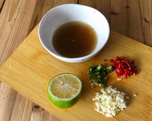 Exotic dipping sauce for the discerning: mix fish sauce, light soy sauce, cooled boiled water, lemon juice, minced garlic, chopped green and red chili, and sugar to taste. Enjoy a fragrant, tender dish. Have a great summer appetite!