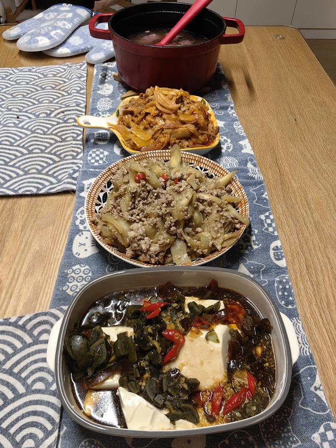 Stir-Fried Spicy Cabbage with Lean Pork