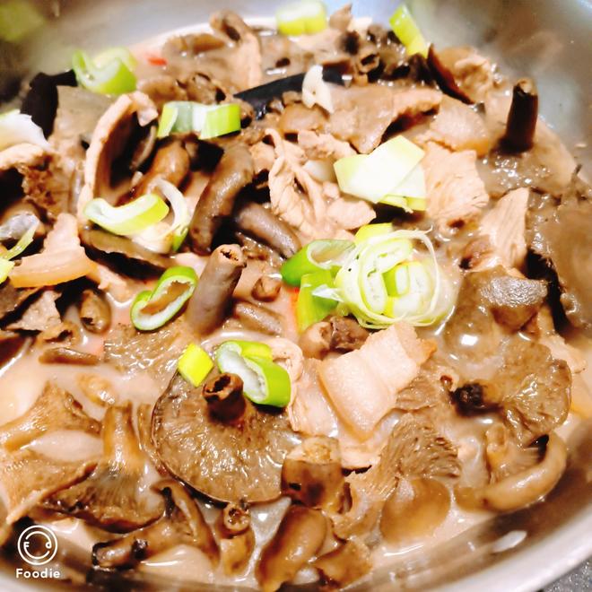 Braised Pork Belly with Chongyang Mushrooms