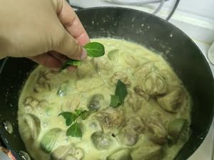 Before serving, add a few basil leaves. Make sure there's enough broth in the pot, as green curry chicken is a soupy dish.