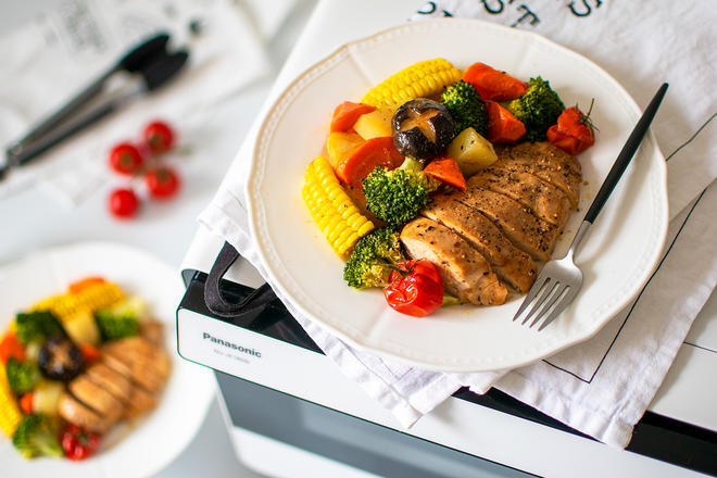 Healthy Light Meal | Black Pepper Roasted Chicken Breast with Vegetables