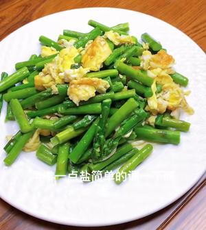 Stir-fried asparagus with eggs.