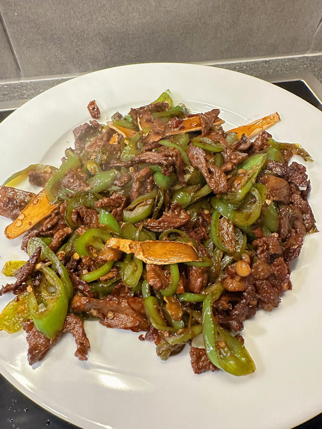 Spicy Xiang-style Stir-fried Beef