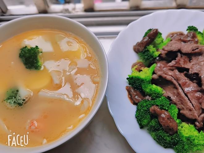 Pan-fried Beef Tenderloin with Tofu, Mushroom, and Fresh Shrimp Soup