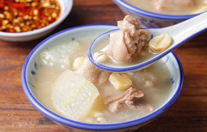 【Old Duck Soup with Dried Tangerine Peel】 Enjoy a Guangdong-style soup to beat the summer heat!