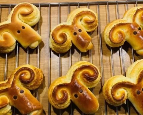 Coconut Sheep Bread