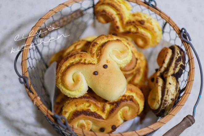 Sheep Coconut Rolls